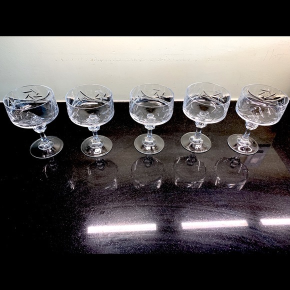 Set of 5 beautiful cut-to-clear coctail / desert glasses with legs & wide mouth - Picture 6 of 9